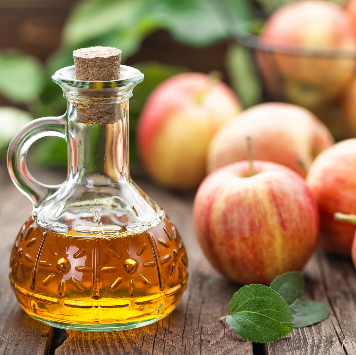 9 Benefits of Apple Cider Vinegar for Curly Hair