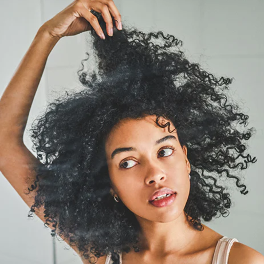 How to detangle curly hair